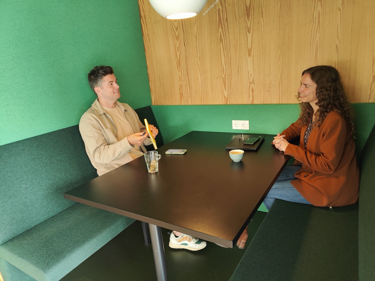 Nick Janssen interviewde collega’s bij Joanknecht voor de werkenbij-pagina.